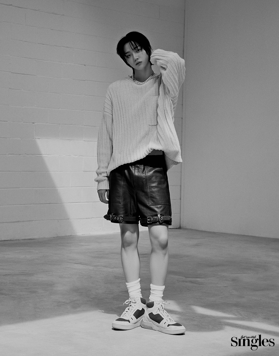 보이넥스트도어 성호와 골든구스 발렌티노 가바나니가 등장하는 싱글즈의 화보 